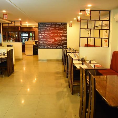 Hotel Palacial Pondi Puducherry Buitenkant foto