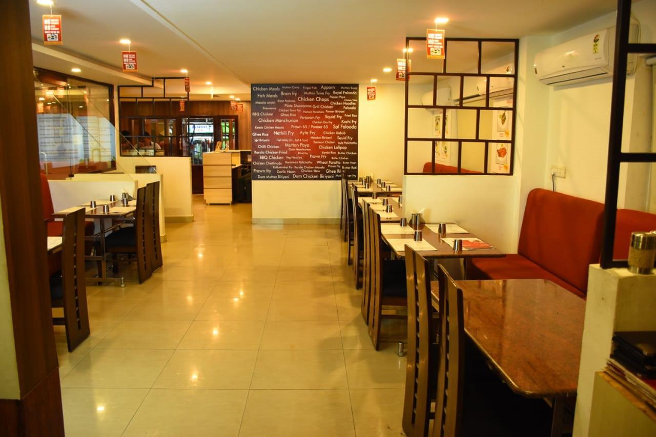 Hotel Palacial Pondi Puducherry Buitenkant foto