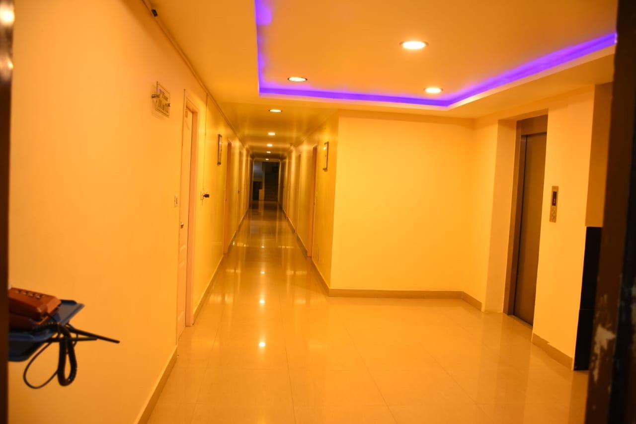 Hotel Palacial Pondi Puducherry Buitenkant foto