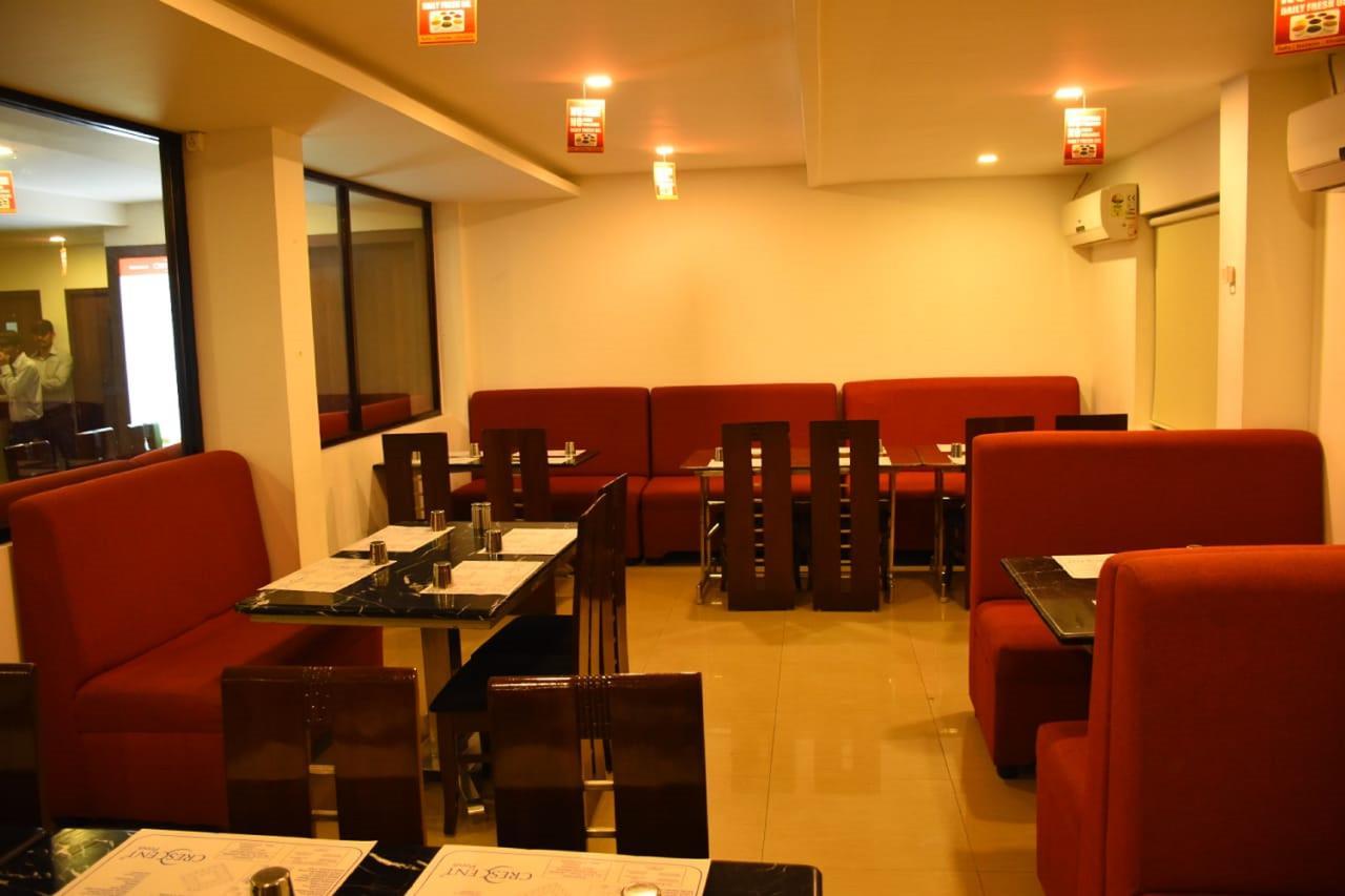 Hotel Palacial Pondi Puducherry Buitenkant foto