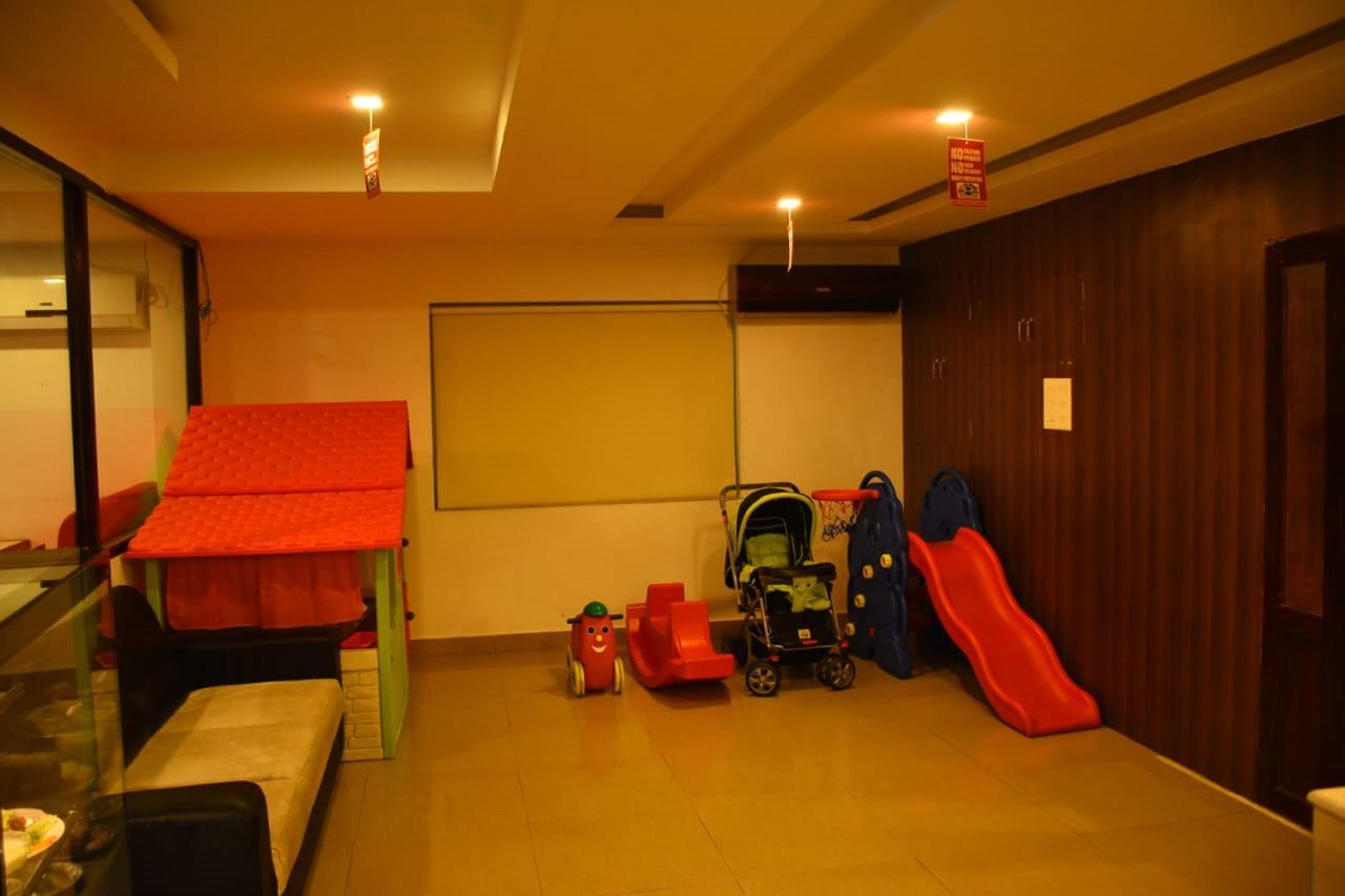 Hotel Palacial Pondi Puducherry Buitenkant foto